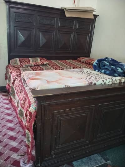 Used Furniture set (king size bed + dressing+side table) for sell
