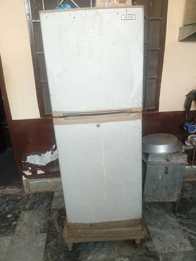 used fridge mediam model 2012