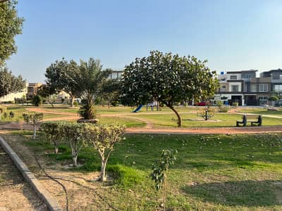 7 Marla Plot For Sale Good Location In Lake City