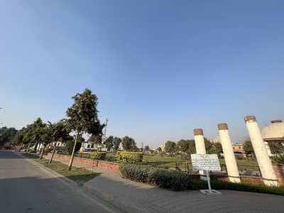 10 Marla Possession Plot For Sale In Lake City Lahore