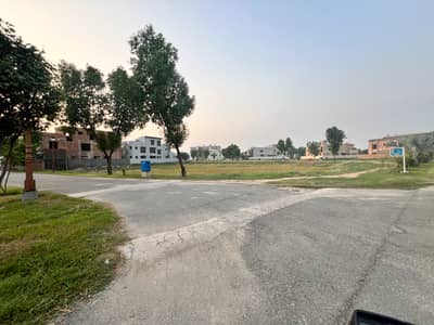 11Marla Prime Location Plot For Sale In Lake City M-3 Extension 1