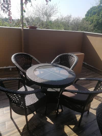 raten chaors 8 chairs 2 tabel