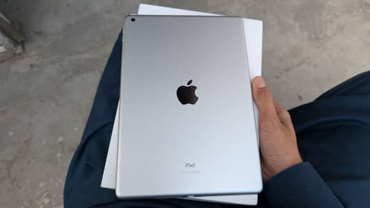 ipad 9 Generation Silver Edition lush condition No open No Repair