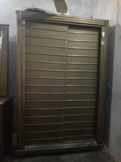 chester, mirror dressing table, almari