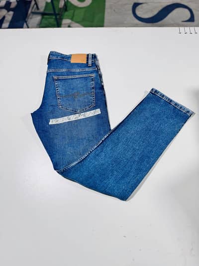 Jeans in 30 to 44 sizes in five colours available