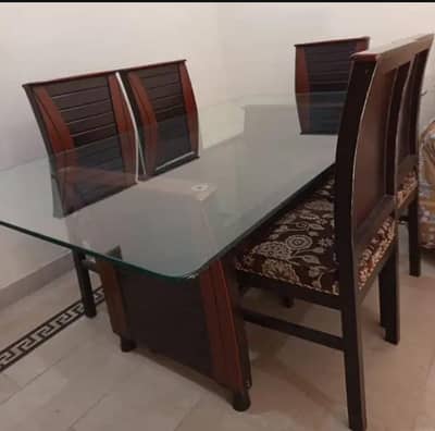 6 Seater Dining Table  set  in Good Condition