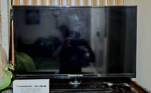 Changhong Ruba 32-Inch LED TV – Full HD 1080p with Mounting bracket
