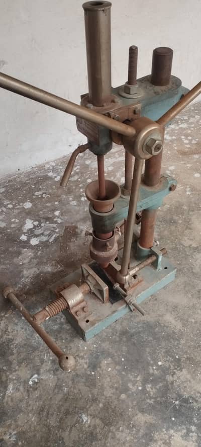 3 numbr molding ingekshan machine+ 2 dayy moula