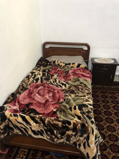 Used single bed with one table