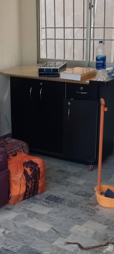 iron stand wheel damge hai aik