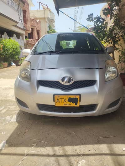 Toyota Vitz 2008.  . . . . . 03113722865