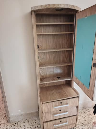 dressing sale krne thora set krna parega