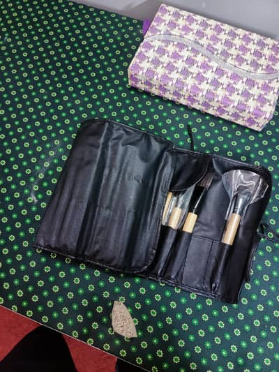complete make-up kit & Brushes Set