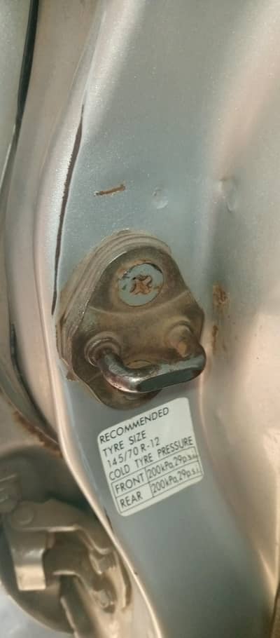 My family use Suzuki Mehran 2013, Chill AC urgent for sale