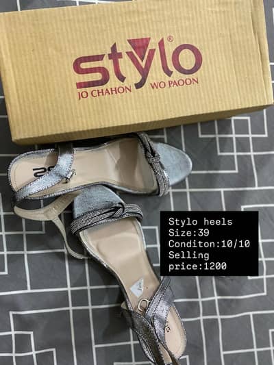 Deal of 2 pair of shoes