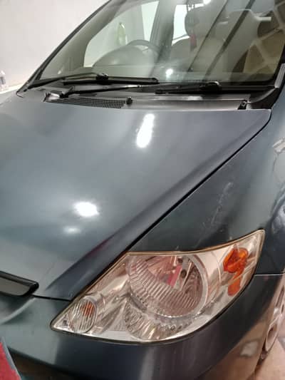 honda city  2005  pasy phly hi kam han car mn work ha tyers