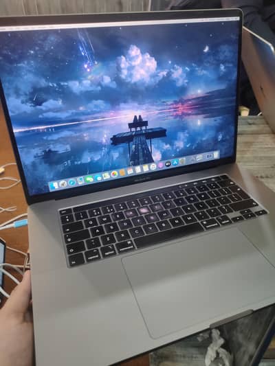 MacBook pro core I9 64gb RAM 2TB SSD 16inch 4GB graphic card 2019