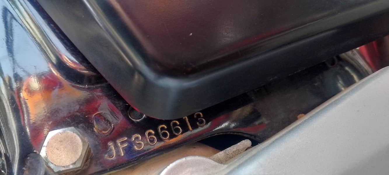 150 سی جی نیو کنڈیشن صرف تین ہزار چلی ہوئی ہے نمبر بھی لگا ہوا ہے 5