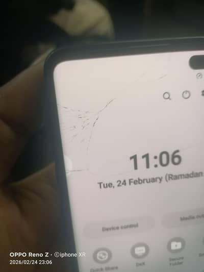 totch brak hai or dote hai baki all ok 12+256 ma hai