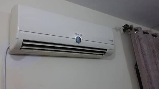 Furnished Room Available in Gulberg 3 near Xinhua Mall & Hotel One