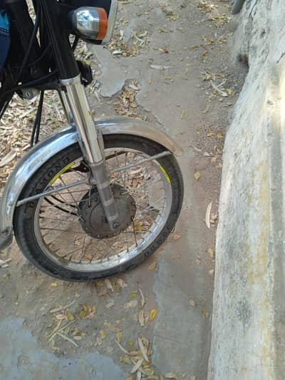 125. bike ok h 1 rupya ka km nhi  h final 1.20 is sa Kam nhi