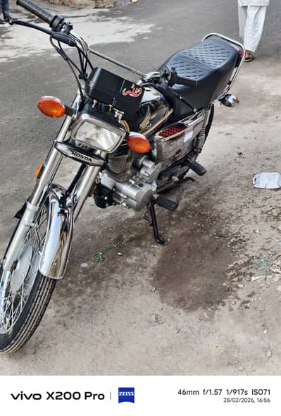 Honda CG125 self black Apl 2025 urjent sale 245k final