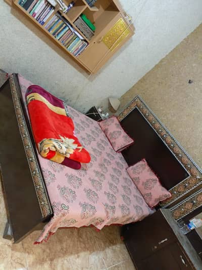 King Size Bed With 2 Side Tabels And dressing without matters