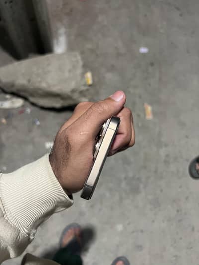 16 pro max.     10/10 koi masla nhi ha all ok ha