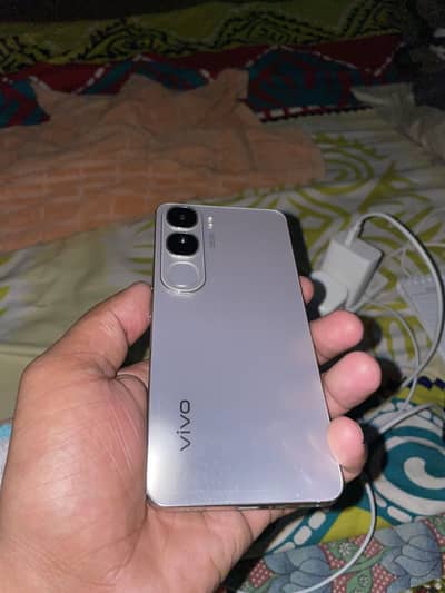 Vivo Y200 8+8/128 original charger box nhi h for sale