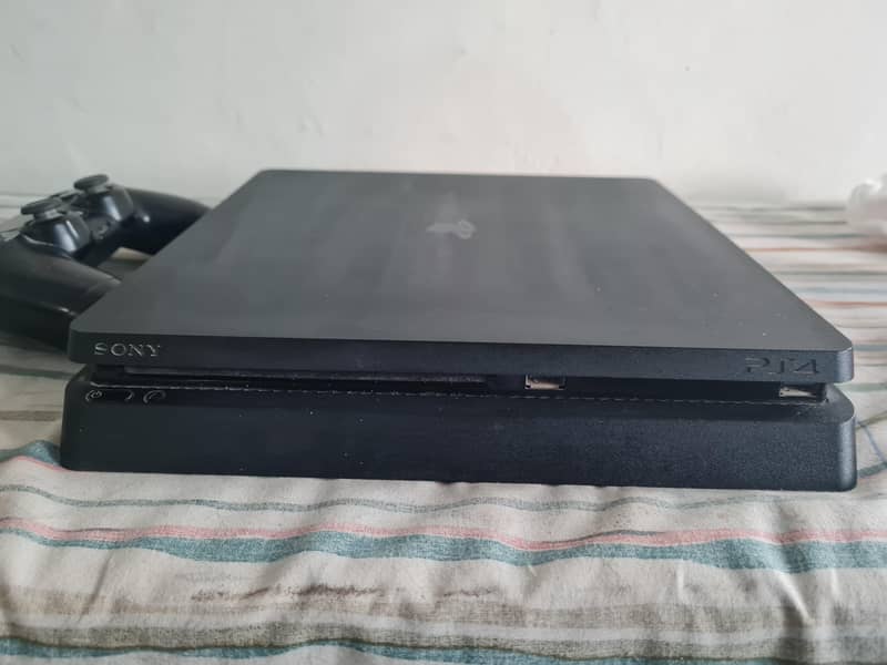 ps4 slim 1