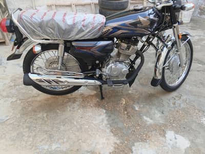 I am Selling my Honda 125 btr thn Suzuki Yamaha CD 70 Crown Honda