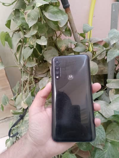 Moto G8 4/64gb aprove