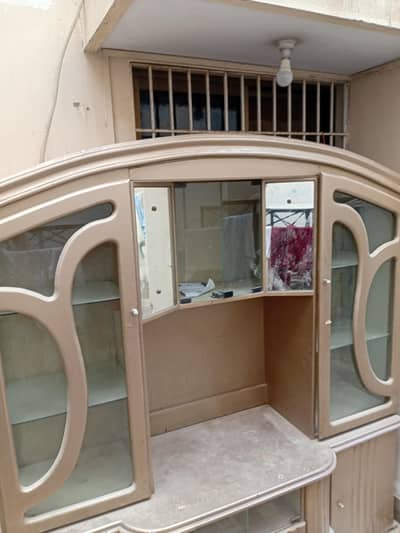 divider and show case