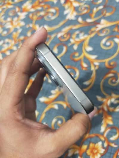 Iphone 15pro max N. T J. v