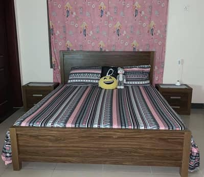 Queen size bed with side tables
