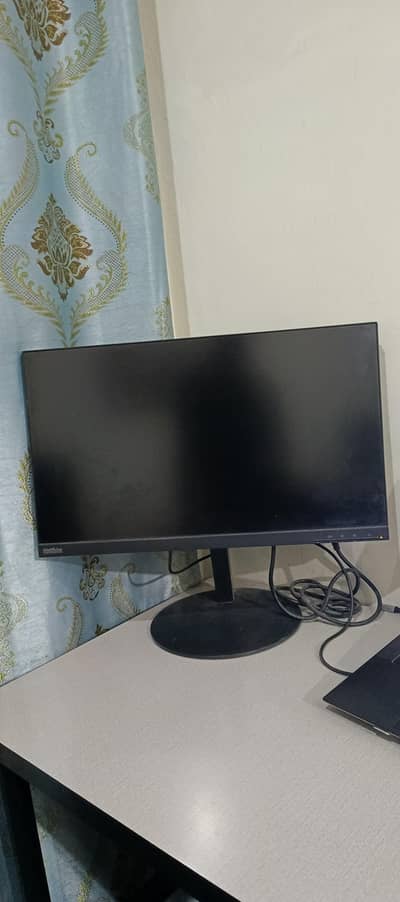 Lenovo 19" boder less LCD excellent condition