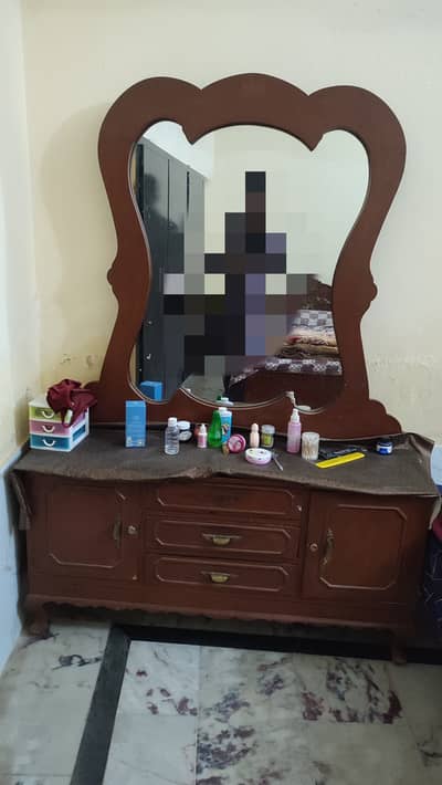 2 single beds 1 dressing table