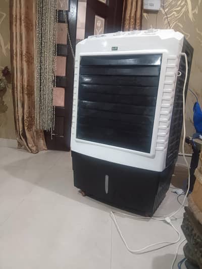 air cooler looks like new. minor used