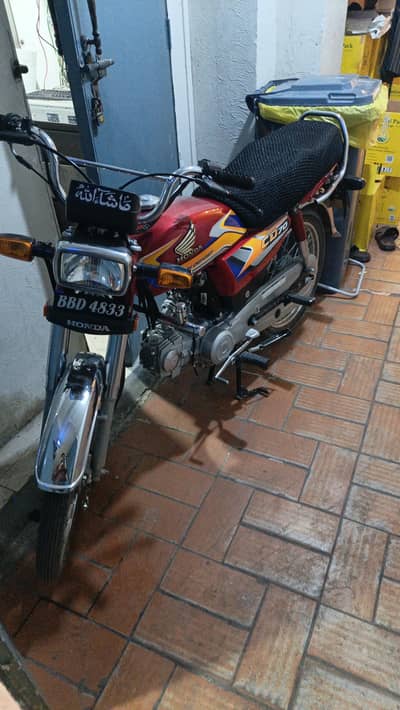 Honda 70 CD (2025)