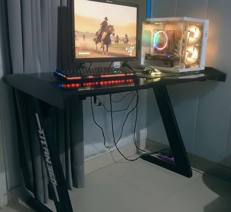 Complete Gaming Setup With Table 4