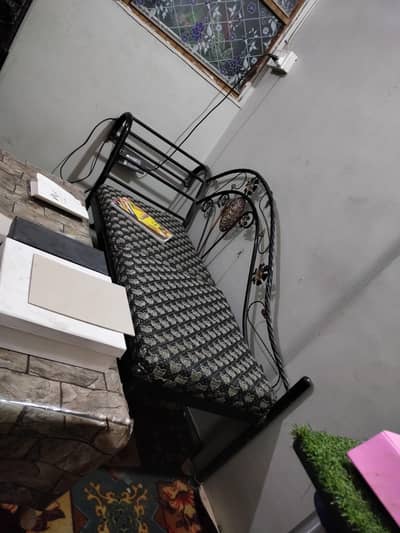 2 seater iron sofa set 2 pieces available for sell