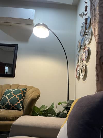 Floor arch lamp
