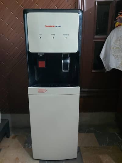 Water Dispenser Hot and Cool automatic.