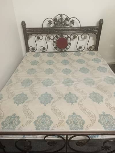 bed acchi condition hai