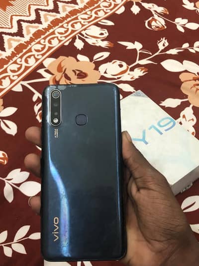VIVO Y19 4/128GB WITH BOX ALL OK