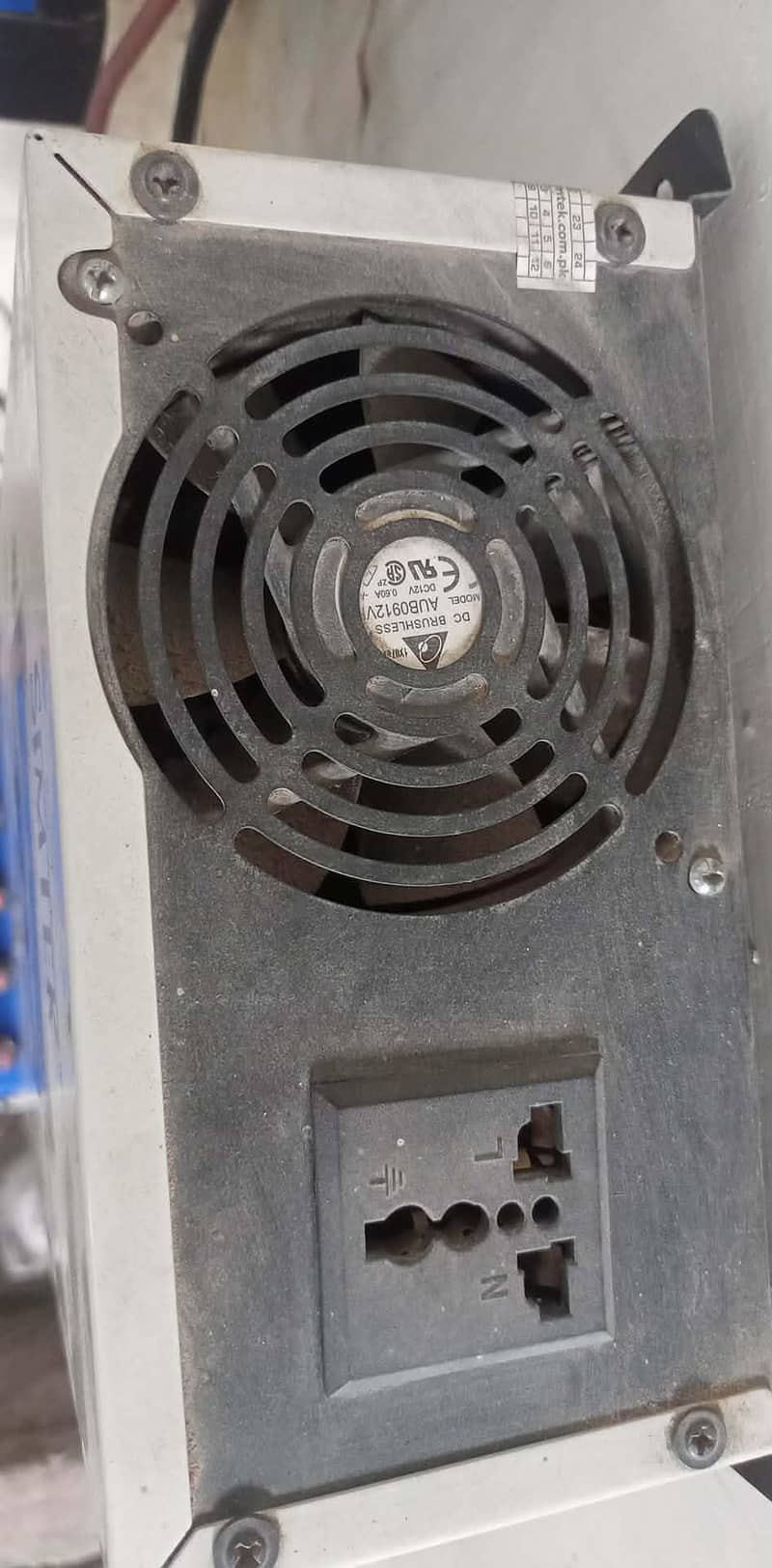 simtek MPPT solar charge controller 1