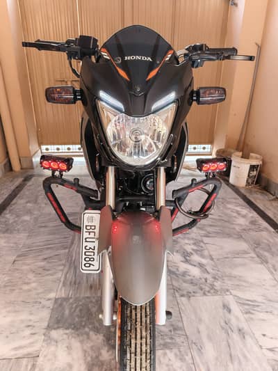 Honda cb 150f se brand silver