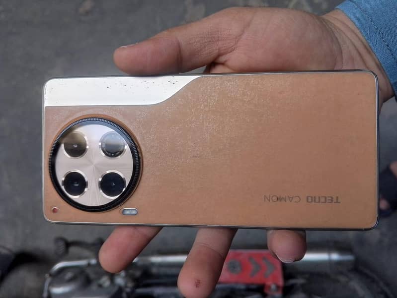 Tecno CAMON 30 7