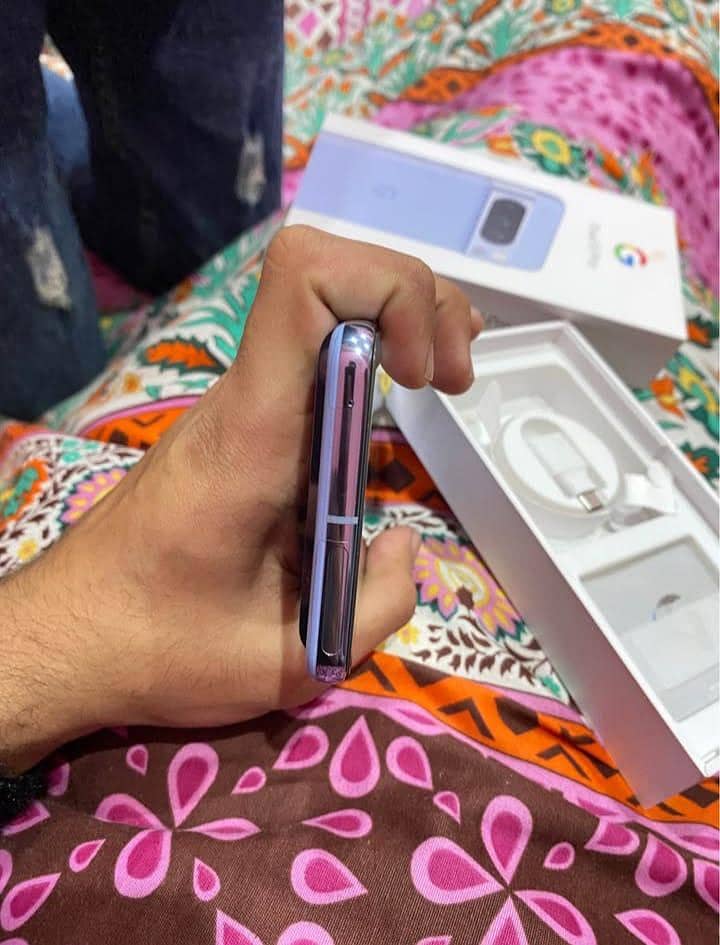 Google Pixel 8 Pro Complete Box 3