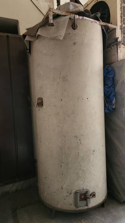 Bharola or Trunk for Gandum. 20 man Capacity with Stand.